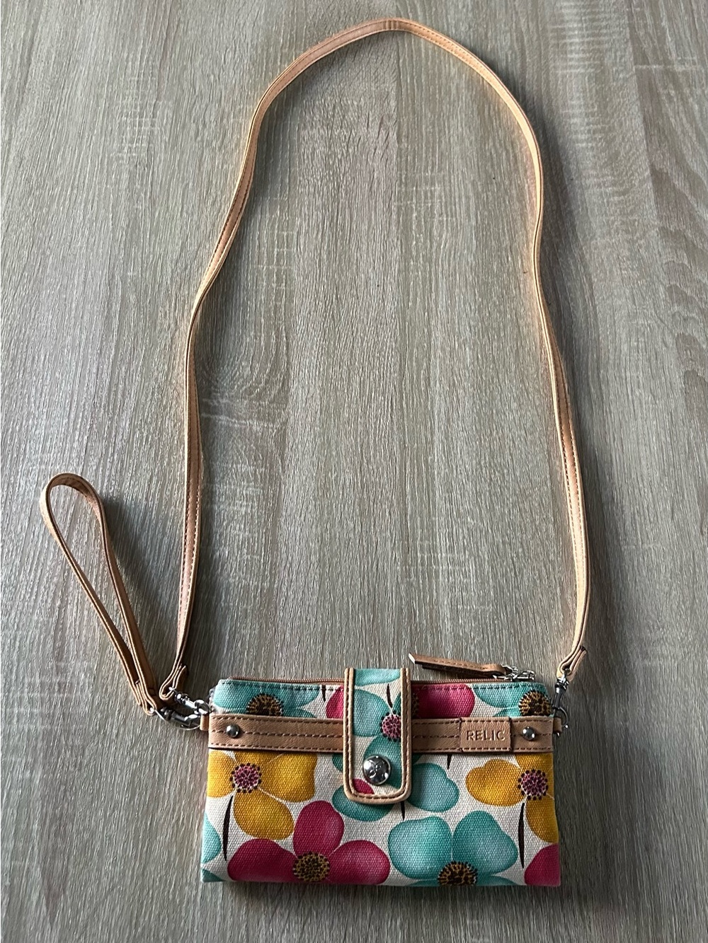 NWOT … RELIC “Floral” Crossbody / Wallet / Wristlet